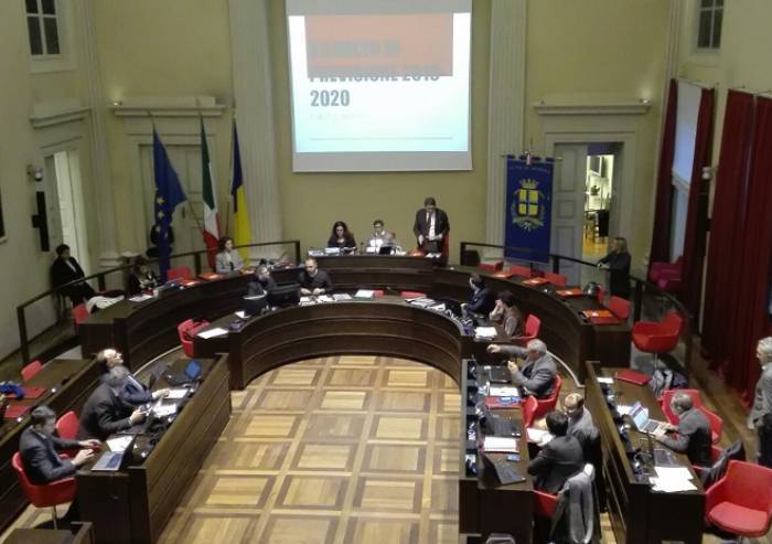 Tasse e tariffe invariate, Muzzarelli lancia il bilancio 2018