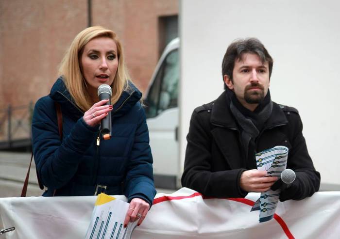 'La Lorenzin si fa fotografare a Messa e noi parliamo di inquinamento'