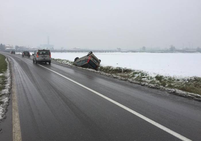 Ghiaccio come vetro, e sulle strade è il caos