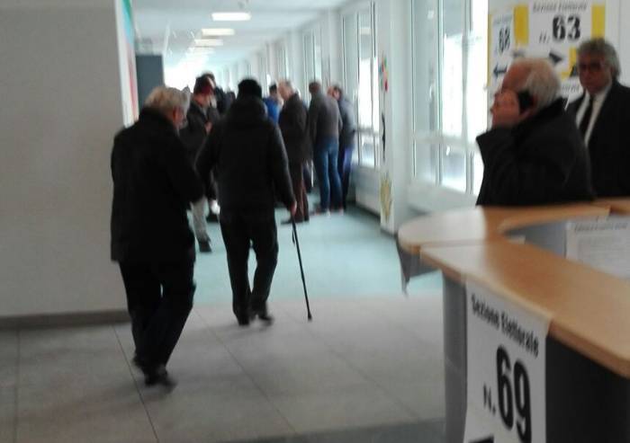 In coda per votare: alle 12 in provincia di Modena affluenza al 21,74%