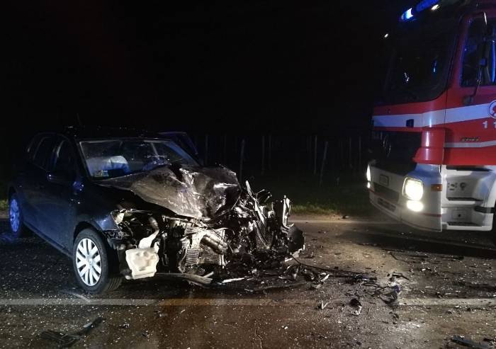 Carpi, schianto frontale nella notte, due feriti