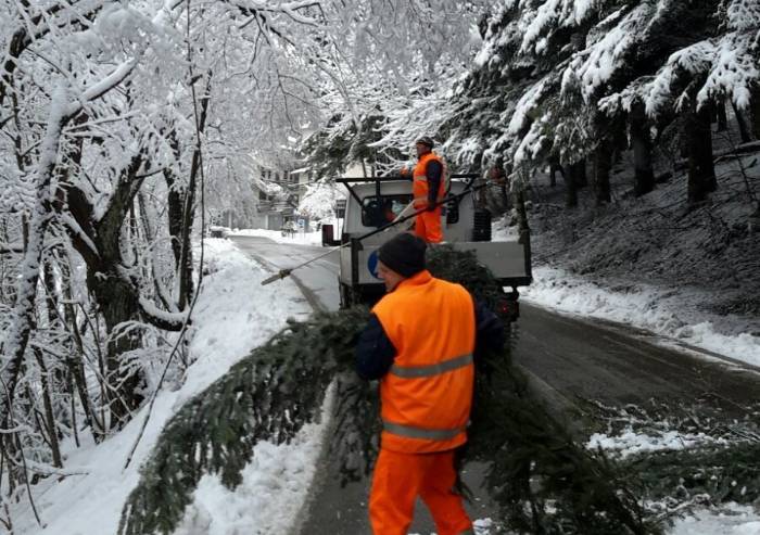 Ha smesso di nevicare: le strade sono tornate pulite anche in montagna