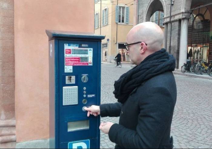 Sosta, il servizio Easypark gratuito fino al 30 aprile, poi si vedrà