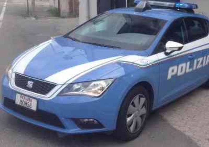 Borseggiano anziano in un'area di servizio sull'A1: arrestati algerini