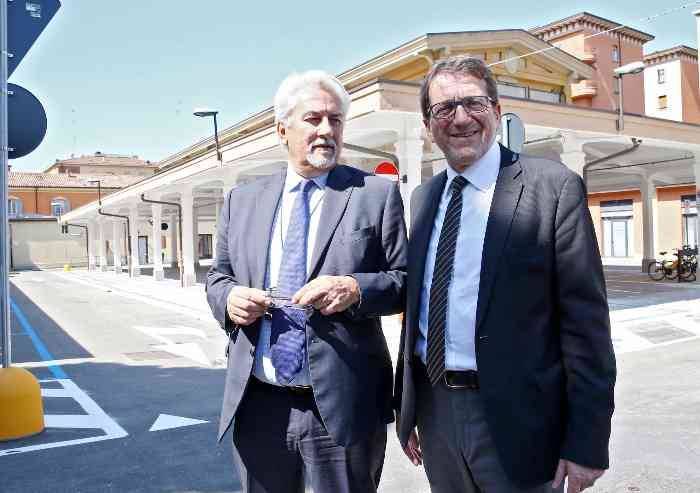 Giacobazzi dimissioni ufficiali, Muzzarelli per ora tiene a sì deleghe