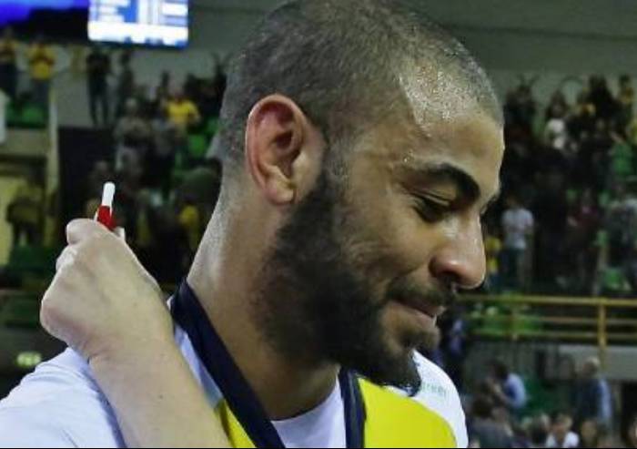 Investì tre pedoni e fuggì: Ngapeth patteggia un anno