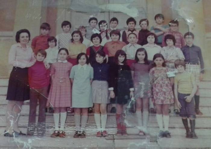 Il diploma di quinta elementare, la foto di classe 48 anni dopo
