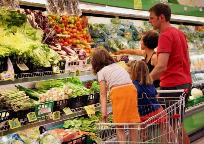 Più cari alimentari e benzina, e l'inflazione schizza