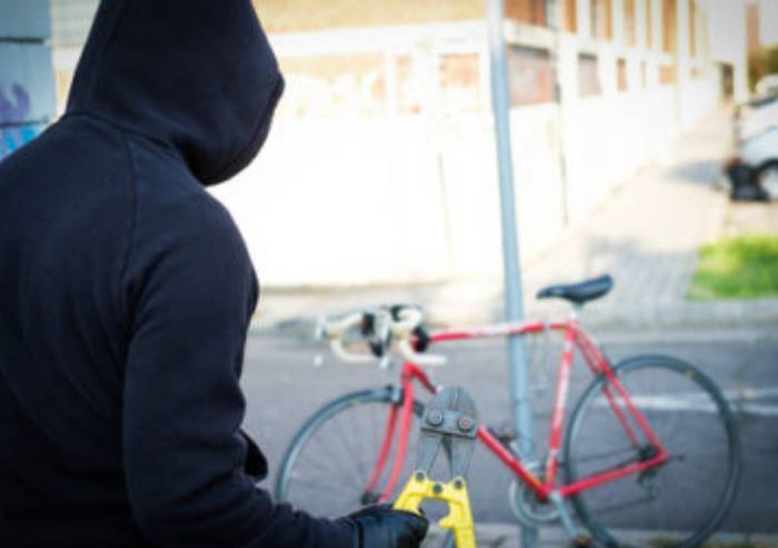 Clandestino e ladro seriale di bici arrestato in centro storico