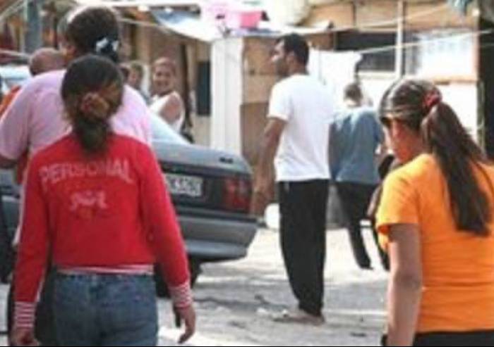 Fermo amministrativo veicolo: famiglia rom lancia sassi alla polizia