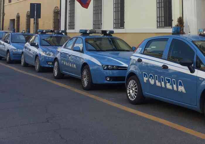 Spaventa i passanti brandendo bastone: ghanese bloccato con lo spray