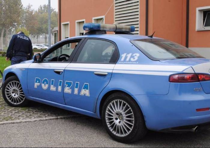 Minaccia i passanti con bastone: bloccato ma libero ghanese irregolare
