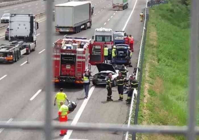 Tragico scontro in A1: motociclista perde la vita