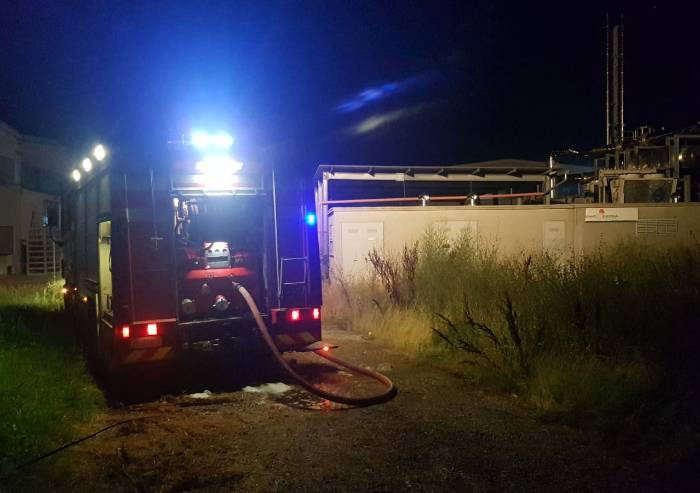 Mirandola, incendio in via XXV luglio