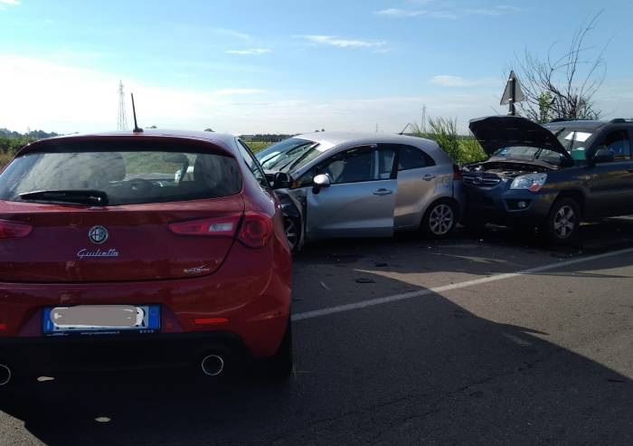 Schianto tra tre auto a Carpi: tre feriti gravi