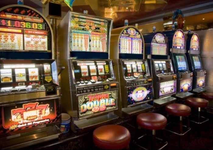 Slot e gratta e vinci nuociono alla salute: verrà stampato per legge