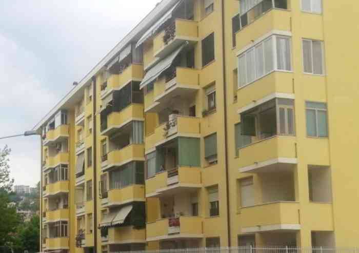 Mercato immobiliare, abitazioni ok, capannoni ko