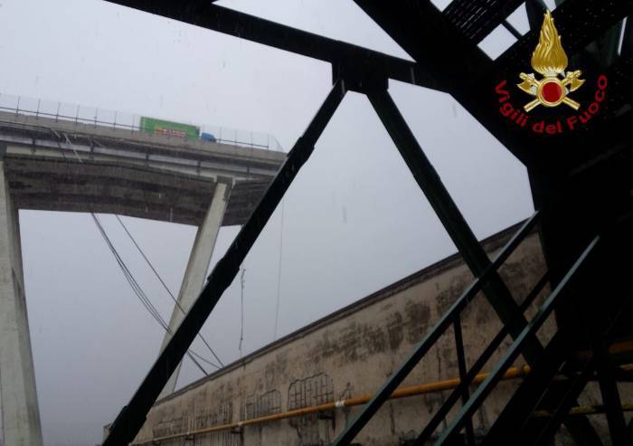 Genova, è crollato il ponte dell'autostrada A10