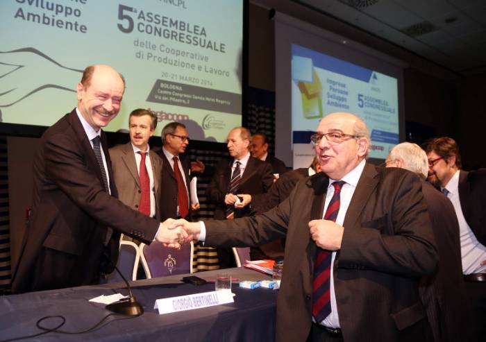 'Strade, manutenzioni ferme perché non fanno guadagnare grandi coop'