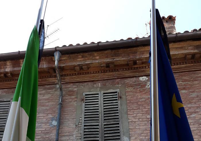 Funerali morti Genova, bandiere listate a lutto in Emilia-Romagna