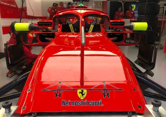 La scuderia Ferrari onora le vittime di Genova sulla monoposto