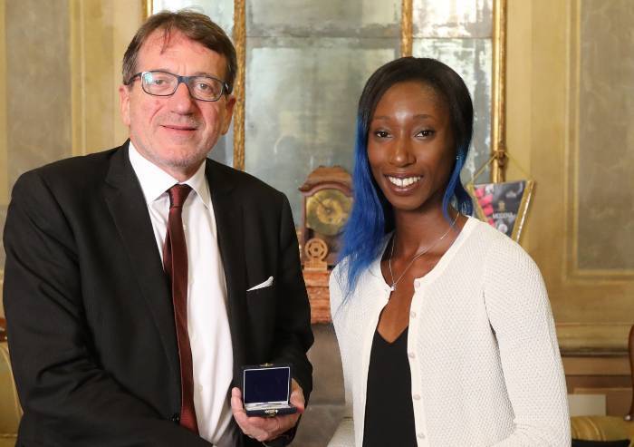 La velocista Rapahela Lukudo premiata dal sindaco