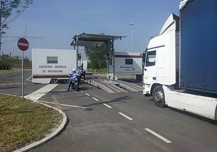 Controlli mezzi pesanti: 34 multe