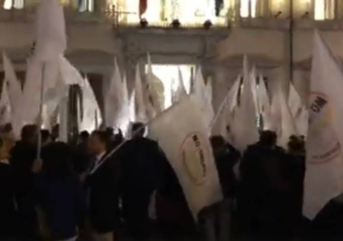 Deficit al 2,4%, al via la manovra col reddito di cittadinanza