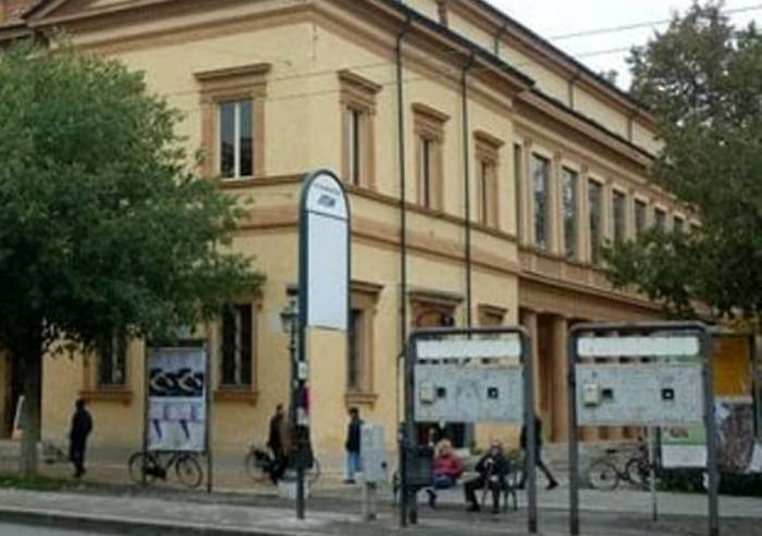 Bar del Teatro Storchi senza pace, i nuovi gestori danno forfait