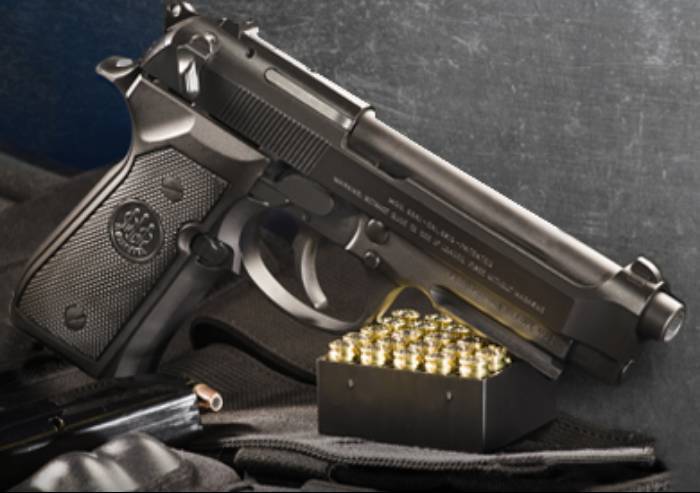 Litiga con l'ex inquilino: la polizia ritira arma a un 70enne