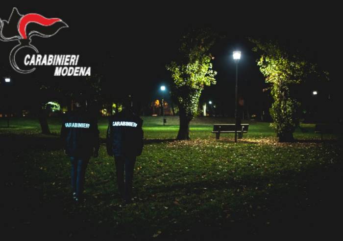 Carpi, Carabinieri nei parchi, 5 multati per degrado