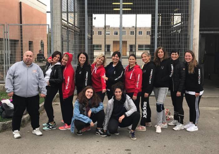 Carcere di Sant'Anna: sfida volley tra mamme e detenute