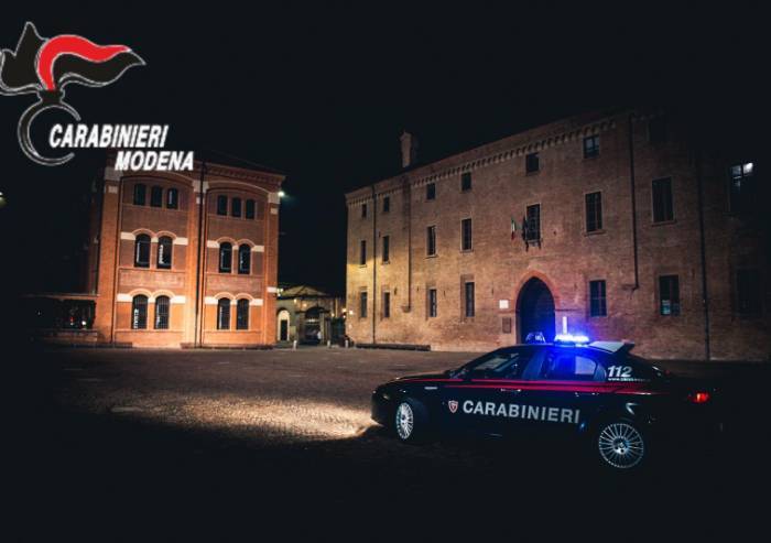 Promette di acquistare un bar, prende le chiavi e ruba i mobili