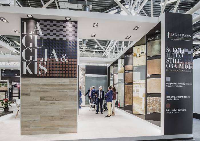 Fallimento Ceramica Oscar: tensione alta, presidio ai cancelli