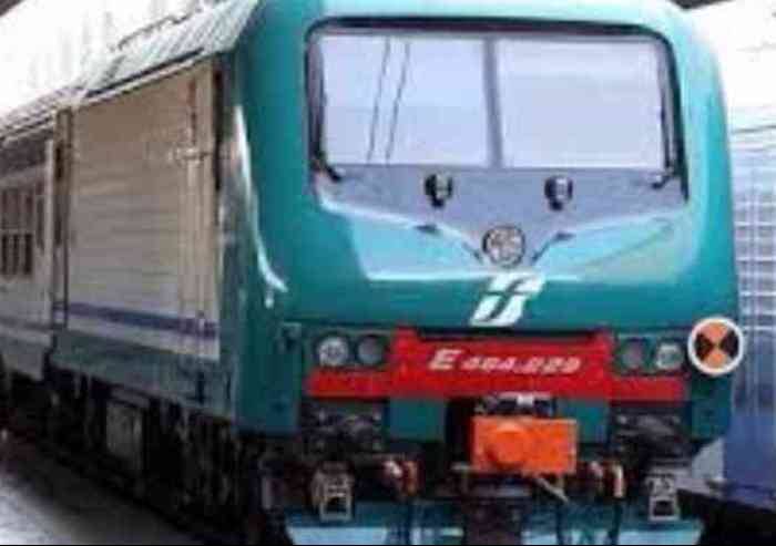 'Bonaccini si straccia vesti per Cispadana, intanto pendolari stipati'