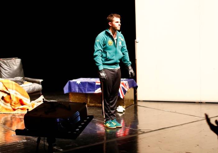 I Pugni chiusi di Peter Norman in scena al Teatro Sacro Cuore