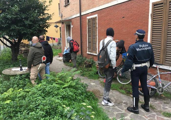 Villetta disabitata occupata abusivamente da quattro africani