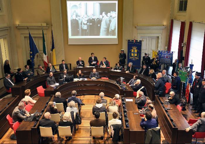 Referendum, il Consiglio comunale di Modena apre alla partecipazione