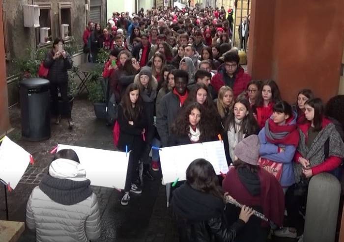 Violenza sulle donne: in silenzio per rompere il silenzio