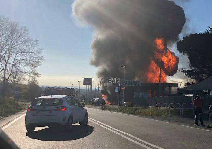 A Rieti esplode distributore di benzina sulla Salaria, due morti