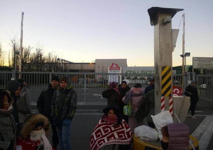 Italpizza, lacrimogeni su manifestanti: bloccata di nuovo la Vignolese
