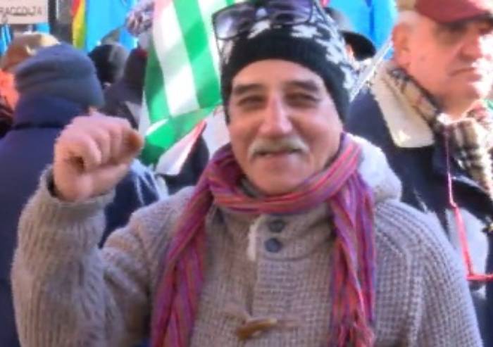 Pensionati in strada contro la manovra, ma il M5S rassicura: 'Nessun taglio'