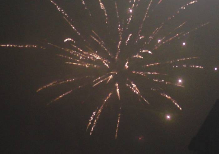 Botti e fuochi d'artificio avvolgono Modena per mezz'ora