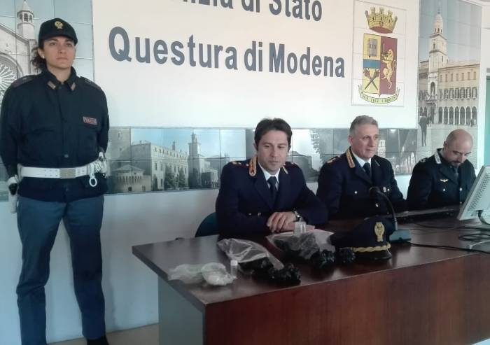 Centrale di spaccio in casa: arrestata coppia di nigeriani