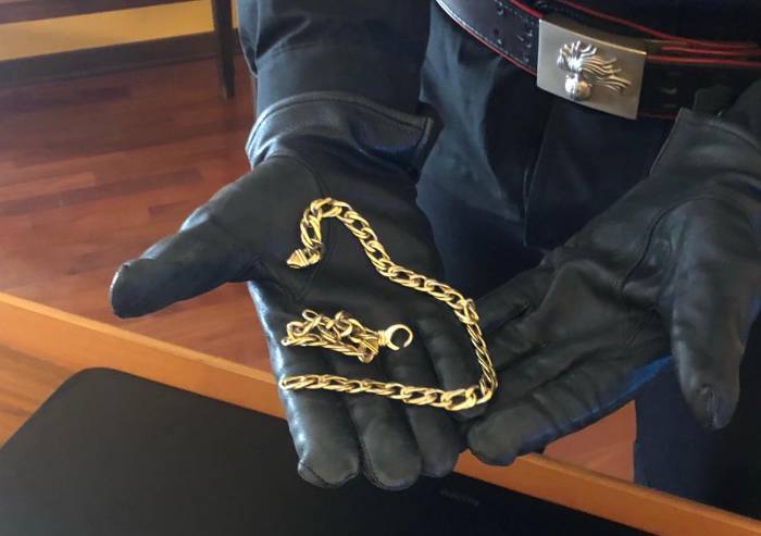 Carpi, in semilibertà aggredisce e rapina donna, che lo fa arrestare