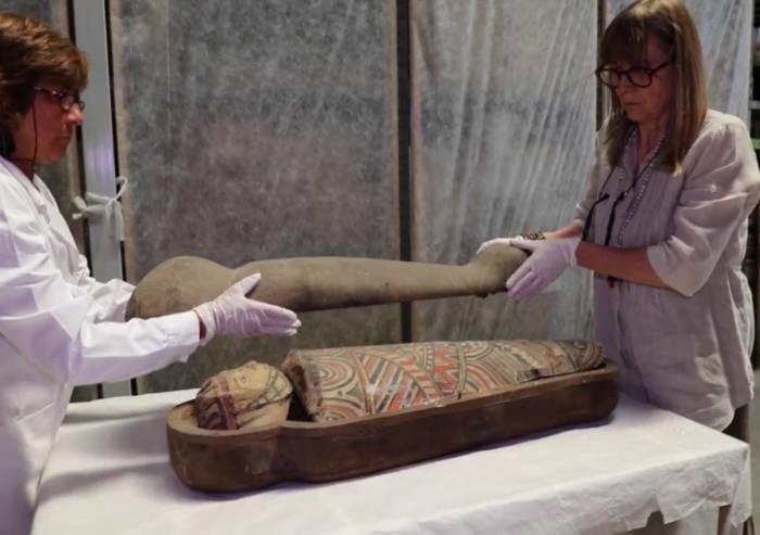 Il mistero della mummia bambino in mostra a Modena