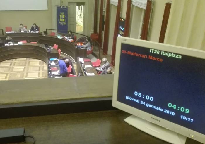 Italpizza spacca Consiglio e maggioranza: Il PD vota con l'opposizione, ma anche con SUM