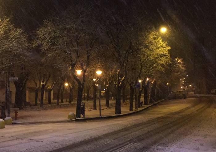 Neve nella notte: 113 mezzi in azione per pulire le strade