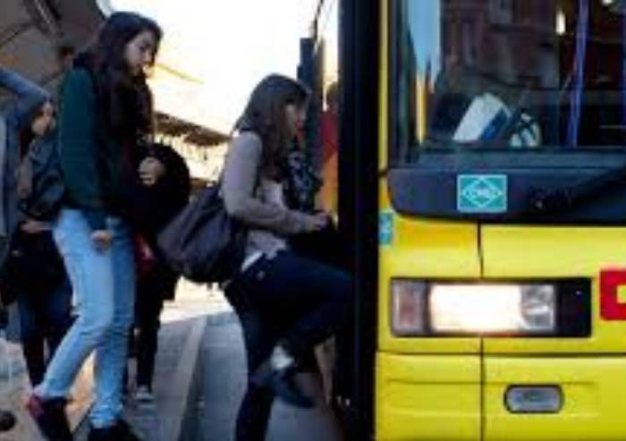 Autista Seta lascia a piedi studente: denunciato per violenza privata