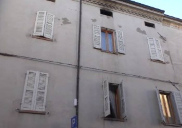 Carpi, a fuoco sottotetto, Vigili del fuoco salvano mamma e figlia